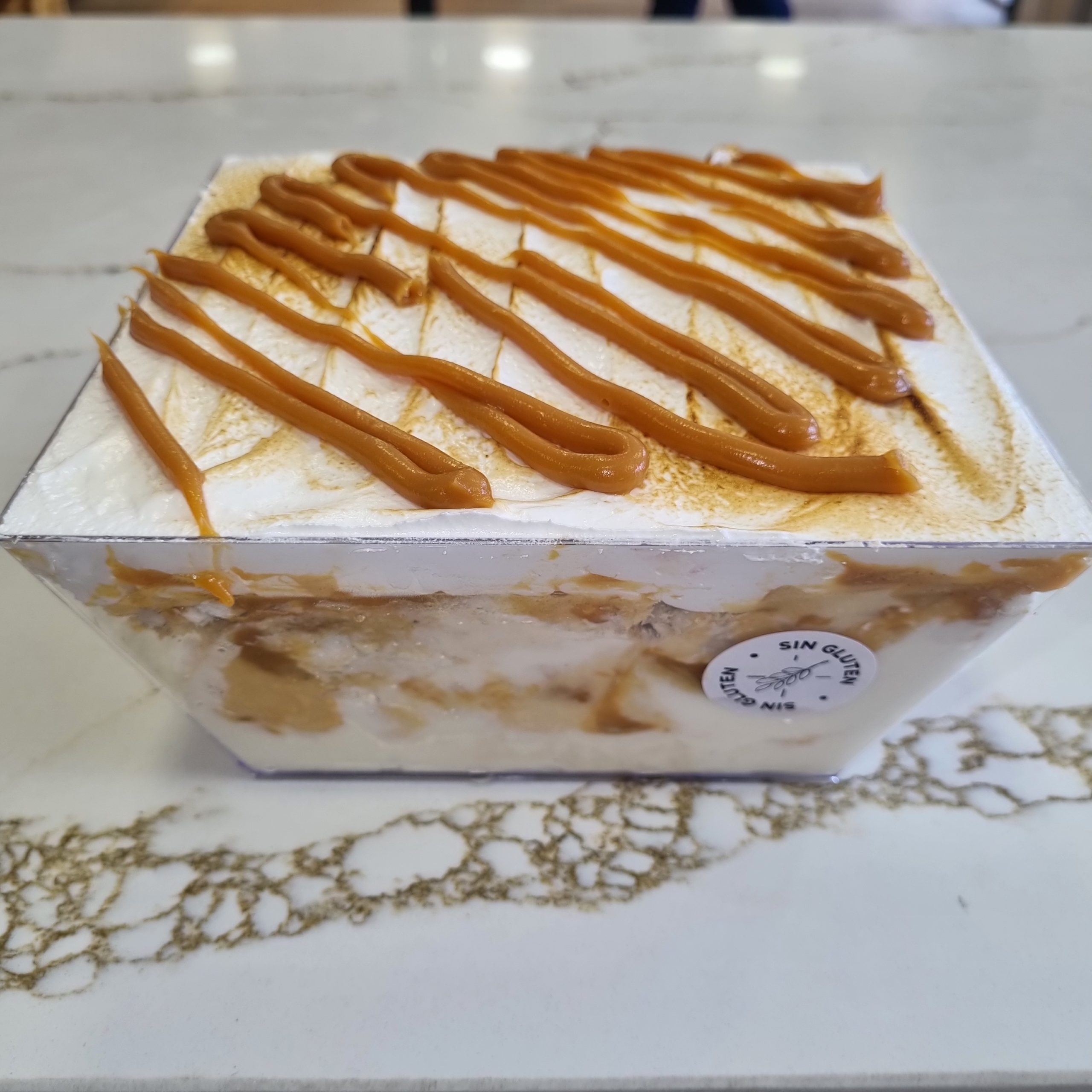 Postre merengue lucuma